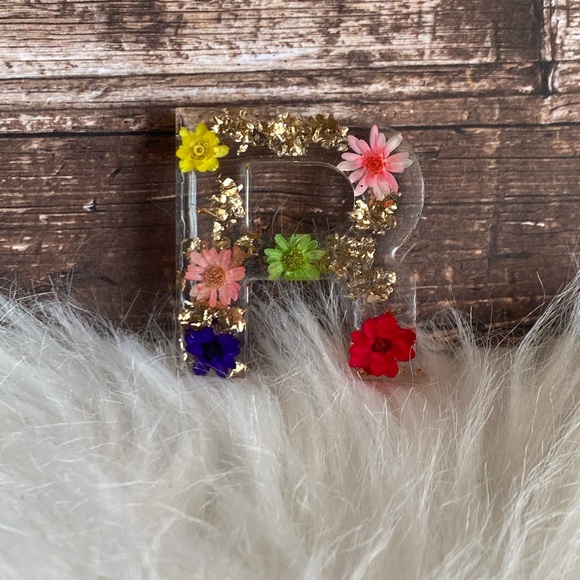 Flower initial key chain - Picture 2 of 3